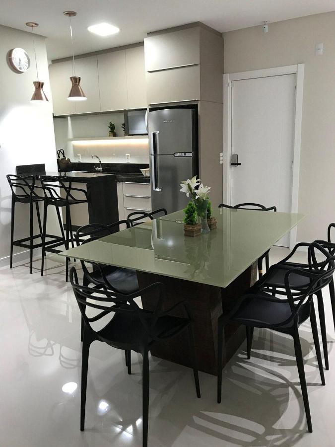 Ansnegocios Lindo Apto Praia Mariscal Casagrande- Ac Apartment บอมบินญัส ภายนอก รูปภาพ